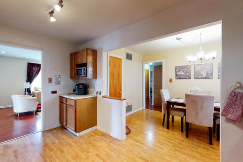 873 E Grant Dr, Des Plaines, IL 60016 photo 9