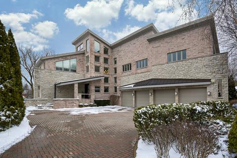 3901 Maple Ave, Northbrook, IL 60062 photo 1