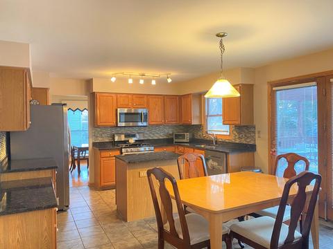 1040 Wakefield Dr, Elgin, IL 60120 photo 7