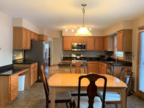 1040 Wakefield Dr, Elgin, IL 60120 photo 8
