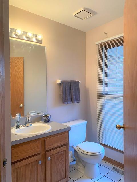 1040 Wakefield Dr, Elgin, IL 60120 photo 24