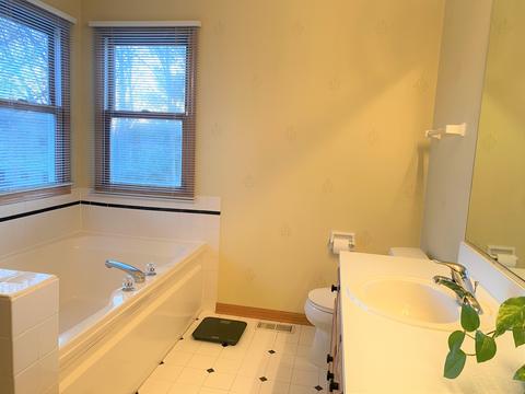 1040 Wakefield Dr, Elgin, IL 60120 photo 15