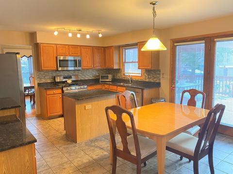 1040 Wakefield Dr, Elgin, IL 60120 photo 9