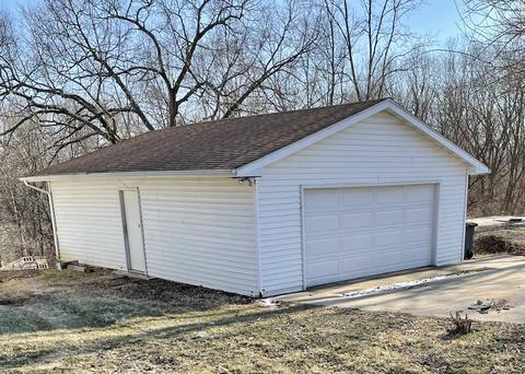 1108 Front St, Henry, IL 61537 photo 2