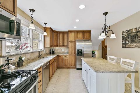 30 S Herbert Rd, Riverside, IL 60546 photo 2