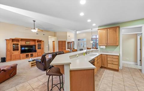 208 S Emerald Dr, Mchenry, IL 60051 photo 10