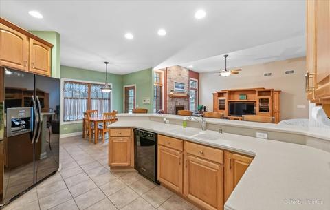 208 S Emerald Dr, Mchenry, IL 60051 photo 11