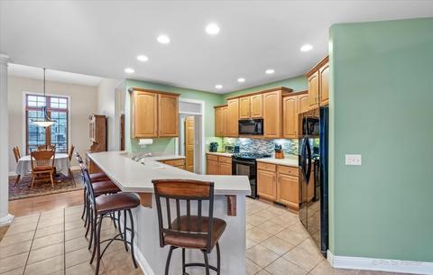 208 S Emerald Dr, Mchenry, IL 60051 photo 9