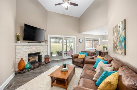 1758 Pebble Beach Dr, Hoffman Estates, IL 60169 photo 4