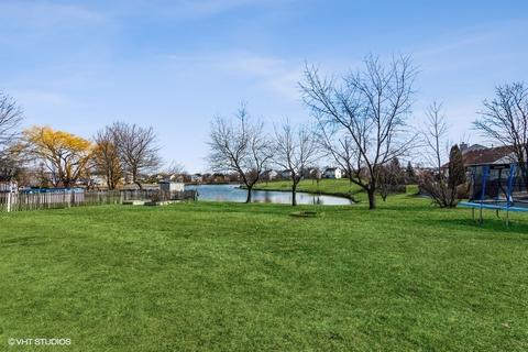 1285 Evergreen Ln, Elgin, IL 60123 photo 3