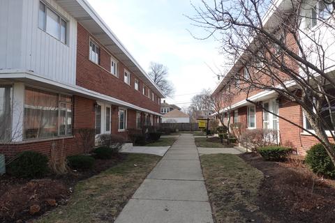 340 S Maple St, Mount Prospect, IL 60056 photo 2