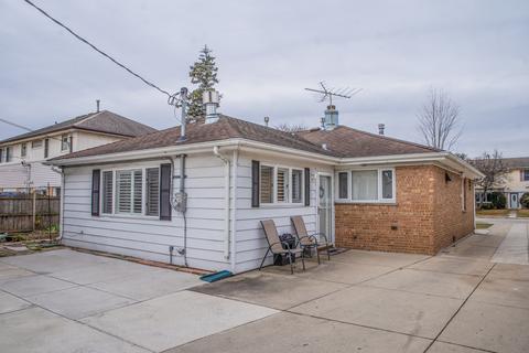 965 W Grant Dr, Des Plaines, IL 60016 photo 2