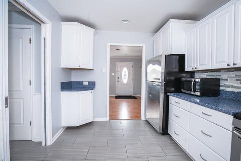 965 W Grant Dr, Des Plaines, IL 60016 photo 4