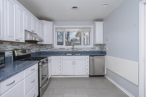 965 W Grant Dr, Des Plaines, IL 60016 photo 3