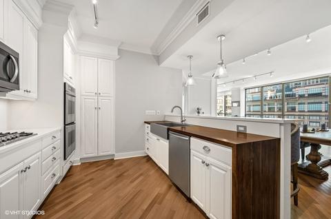 21 E Huron St #1306, Chicago, IL 60611 photo 5