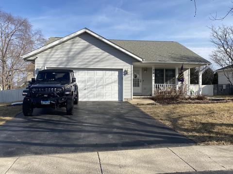 705 Cedar Ln, Genoa, IL 60135 photo 1