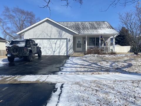 705 Cedar Ln, Genoa, IL 60135 photo 2