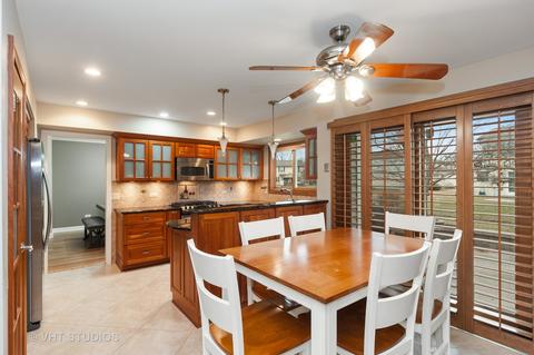 1115 Captains Ln, Wheeling, IL 60090 photo 8