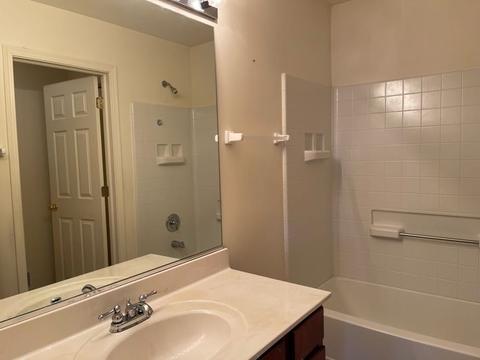 1674 Montclair Dr, Elgin, IL 60123 photo 14