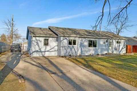 420 Alpine Ln, Hoffman Estates, IL 60169 photo 2