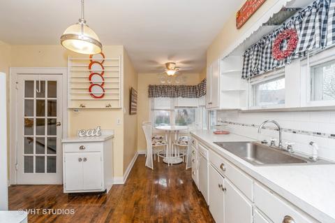 284 Center Ave, Wheeling, IL 60090 photo 6