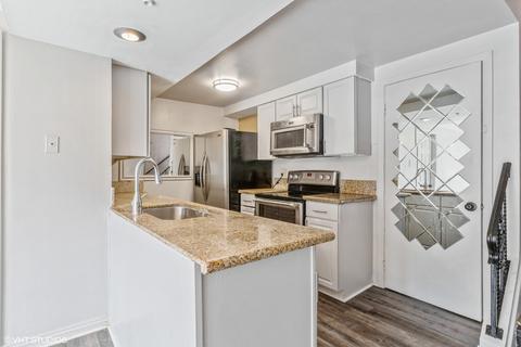 8824 Robin Dr #D, Des Plaines, IL 60016 photo 3