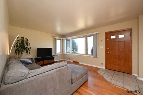 2838 Eisenhower Dr, Des Plaines, IL 60018 photo 3