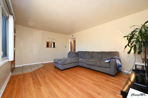 2838 Eisenhower Dr, Des Plaines, IL 60018 photo 4