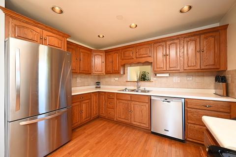 2838 Eisenhower Dr, Des Plaines, IL 60018 photo 6