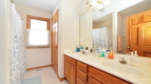 2039 Gardner Cir E, Aurora, IL 60503 photo 17