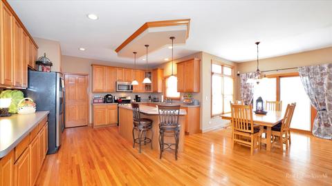 2039 Gardner Cir E, Aurora, IL 60503 photo 9