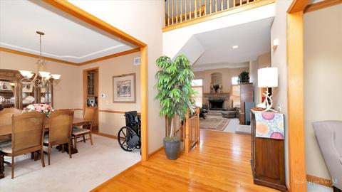 2039 Gardner Cir E, Aurora, IL 60503 photo 2