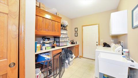 2039 Gardner Cir E, Aurora, IL 60503 photo 11