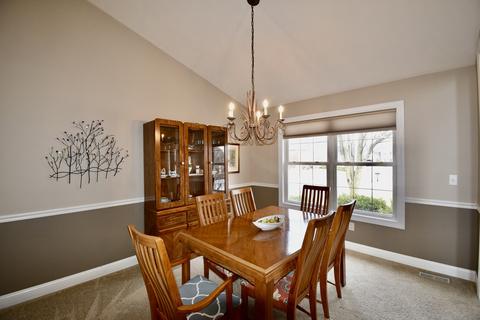 2 Honeysuckle Ct, Bloomington, IL 61704 photo 9
