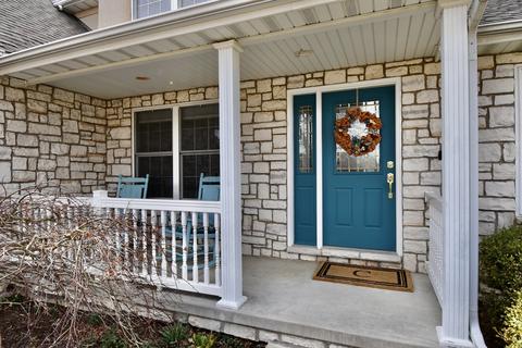 2 Honeysuckle Ct, Bloomington, IL 61704 photo 3