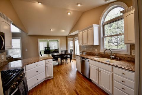 2 Honeysuckle Ct, Bloomington, IL 61704 photo 16