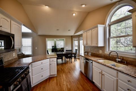 2 Honeysuckle Ct, Bloomington, IL 61704 photo 10