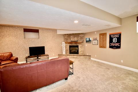 2 Honeysuckle Ct, Bloomington, IL 61704 photo 38