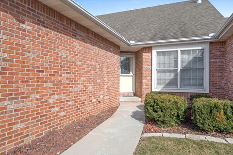 330 Fieldcrest Ct, Normal, IL 61761 photo 2