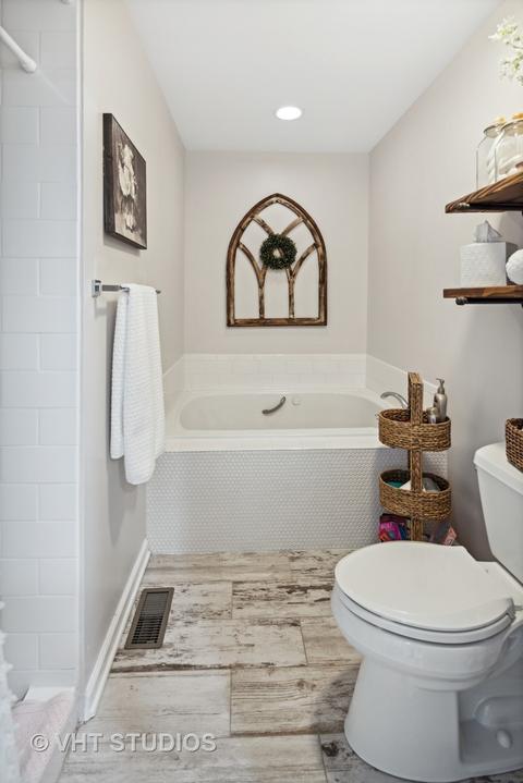 2064 Hallmark Ct, Wheaton, IL 60187 photo 5
