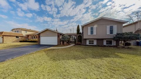 847 Kings Point Dr E, Addison, IL 60101 photo 2