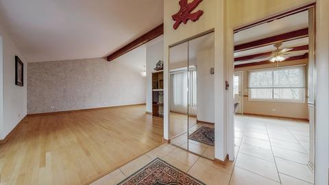 847 Kings Point Dr E, Addison, IL 60101 photo 4
