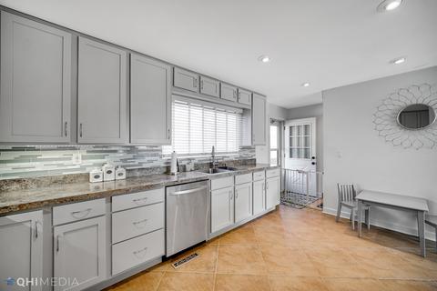 7553 S Octavia Ave, Bridgeview, IL 60455 photo 8