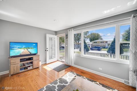 7553 S Octavia Ave, Bridgeview, IL 60455 photo 3