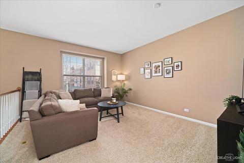 258 Comstock Dr, Elgin, IL 60124 photo 3