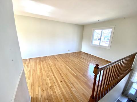 130 E Sherman St, Bartlett, IL 60103 photo 4