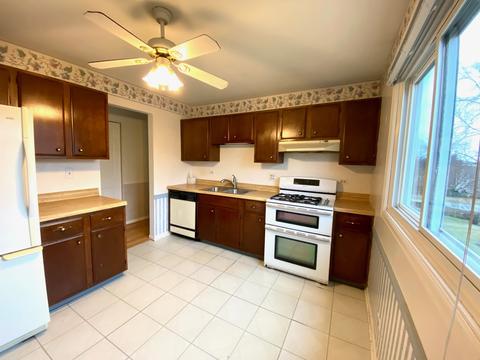130 E Sherman St, Bartlett, IL 60103 photo 8