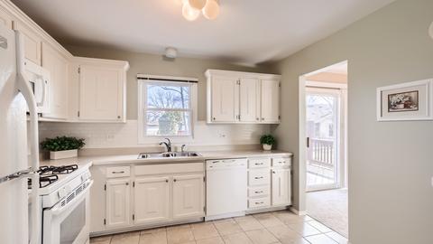 4075 Chesapeake Ct, Hoffman Estates, IL 60192 photo 14