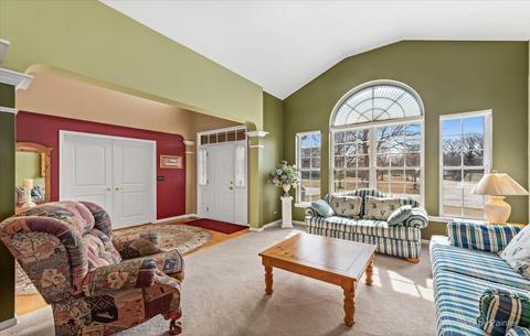 5810 Providence Dr, Hoffman Estates, IL 60192 photo 9