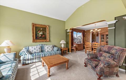 5810 Providence Dr, Hoffman Estates, IL 60192 photo 10
